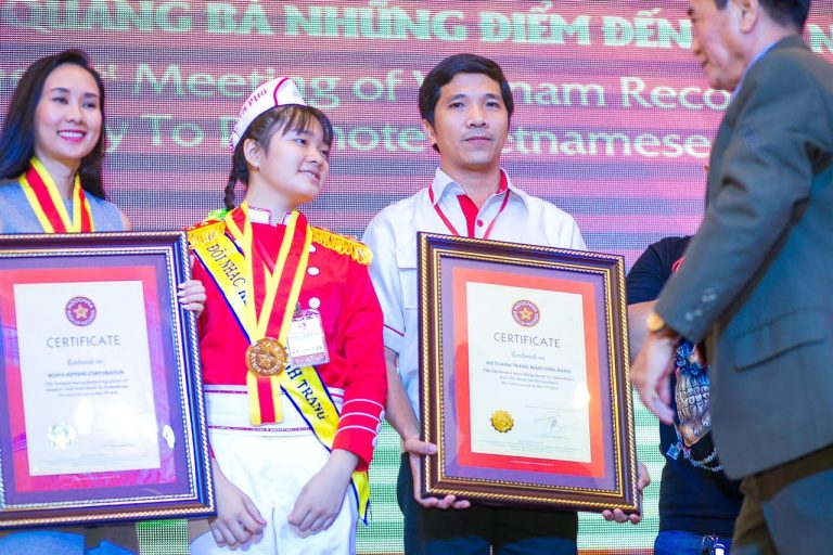 Đội nhạc kèn Võ Thành Trang đón nhận danh hiệu kỷ lục Guinness Châu Á  “GUINNESS ASIA RECORDS”
