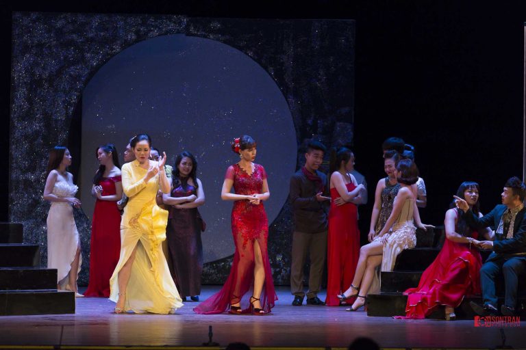 Vở nhạc kịch “Con dơi”