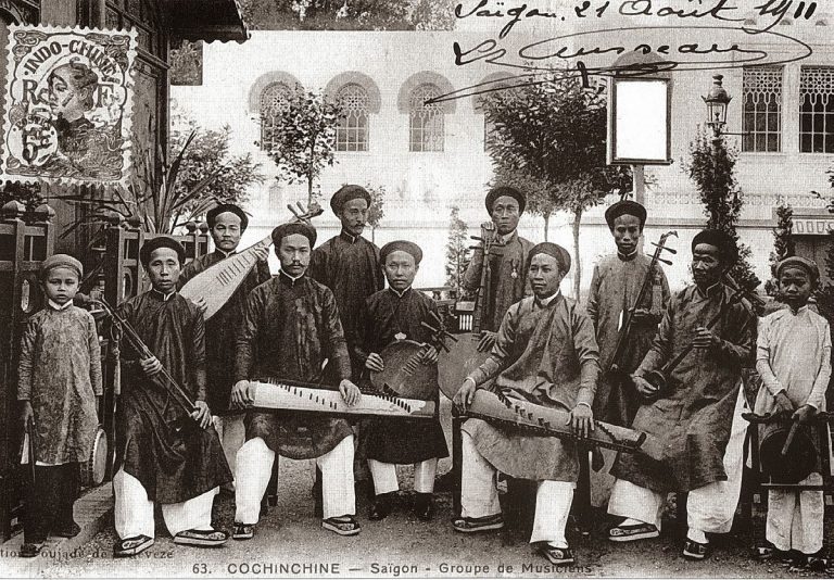 Trò chuyện với dân ca