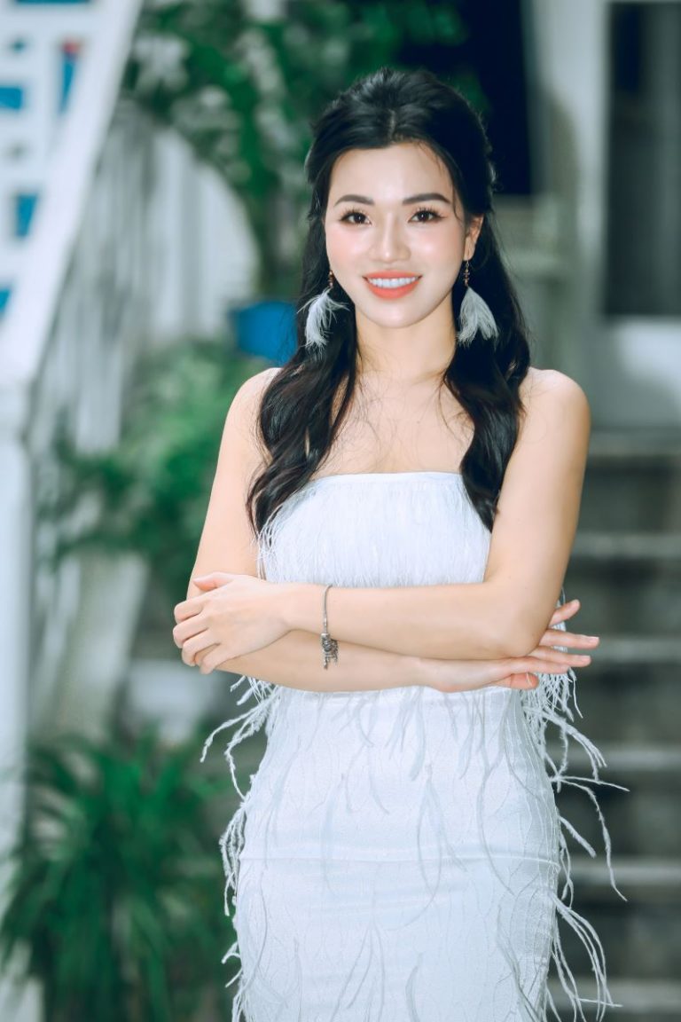Hiền Nguyễn Soprano ‘jazz hoá’ thính phòng trong live concert ‘Yêu’