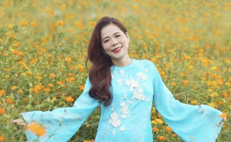 Mỹ Lệ đưa không khí đón Tết ở TP HCM vào MV